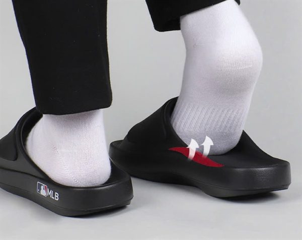 DÉP MLB NỘI ĐỊA QUAI CAO SU ĐEN FULL (SS23TT002)